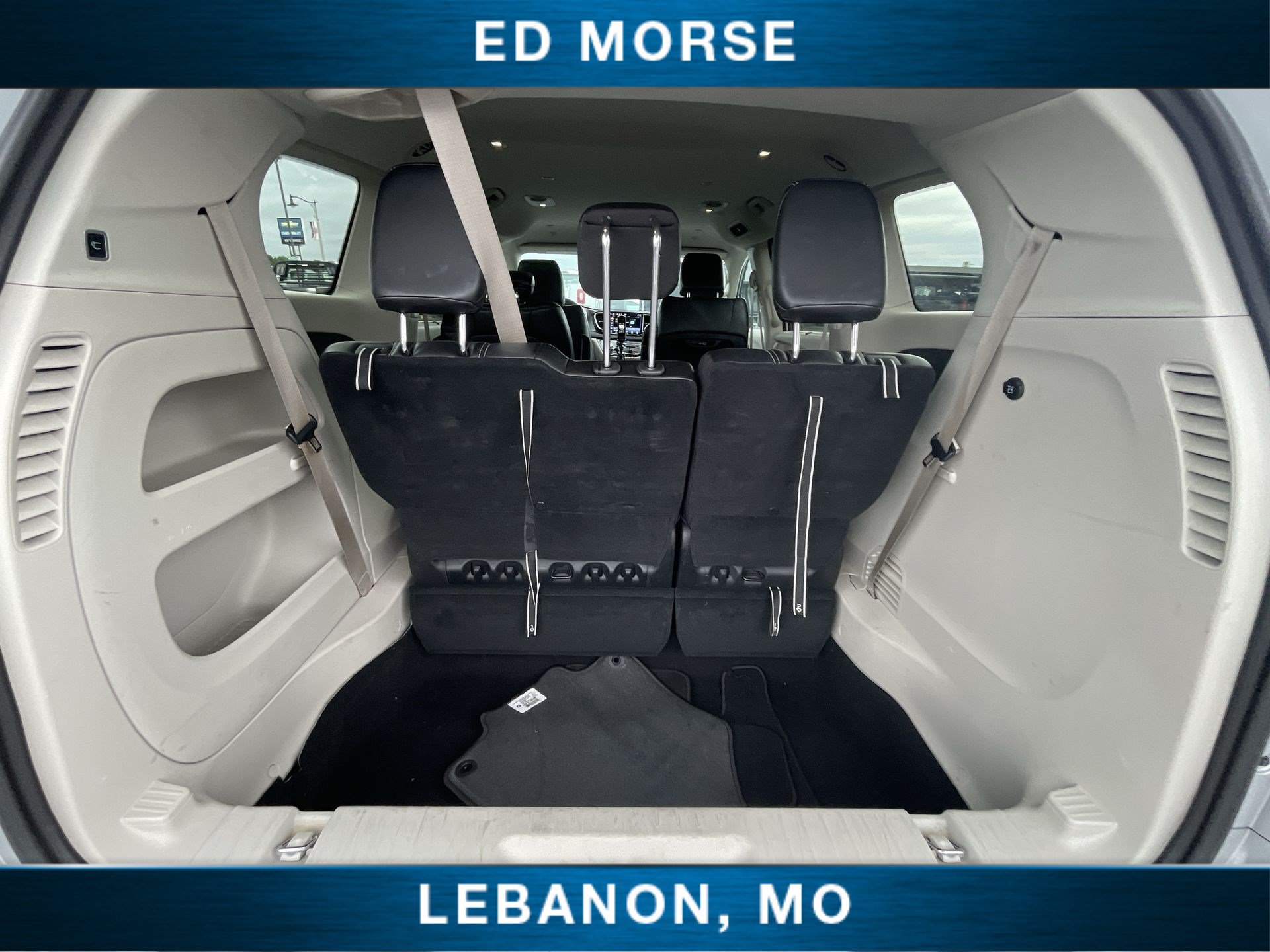 Used 2024 Chrysler Pacifica Touring-L FWD image 24