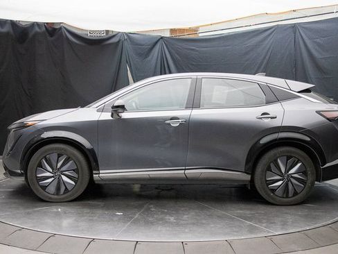 Used 2023 Nissan Ariya FWD image 9