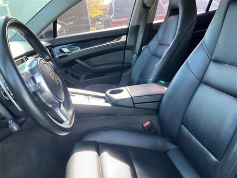 Used 2016 Porsche Panamera 2 image 19
