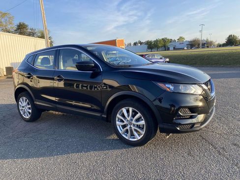 Used 2021 Nissan Rogue Sport S image 6