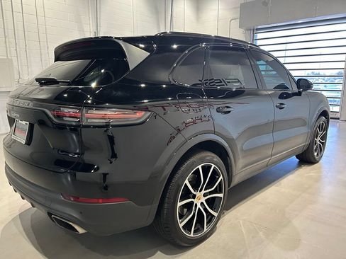 Used 2023 Porsche Cayenne AWD/4WD image 7