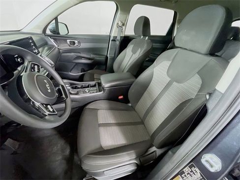 Used 2023 Kia Sorento LX image 20