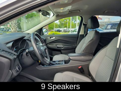 Used 2017 Ford Escape SE w/ Equipment Group 201A FWD image 2