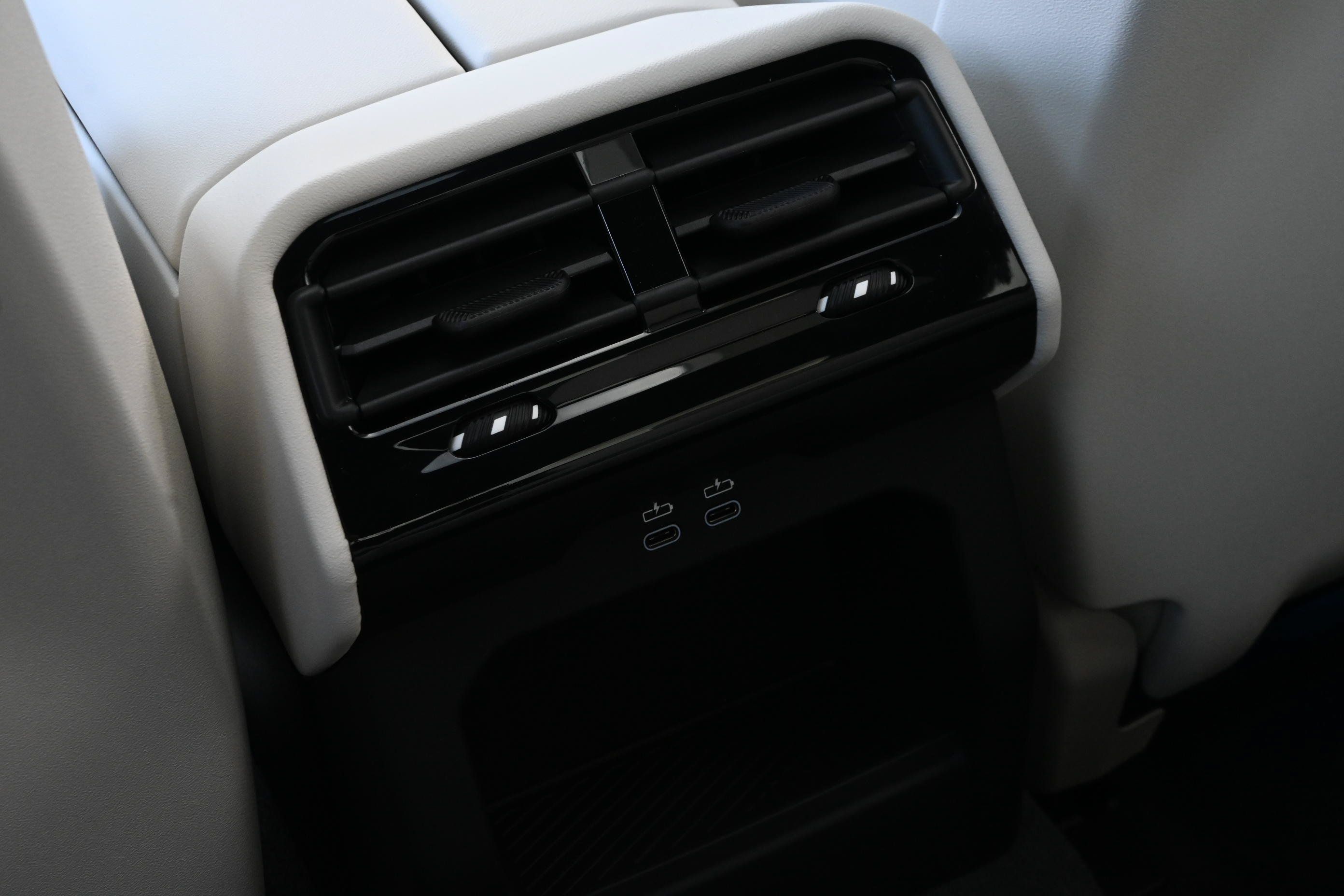 Used 2026 BMW 530i w/ Executive Package RWD image 25