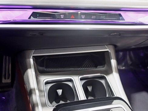 Used 2023 BMW i7 xDrive60 w/ Executive Package 2 image 28