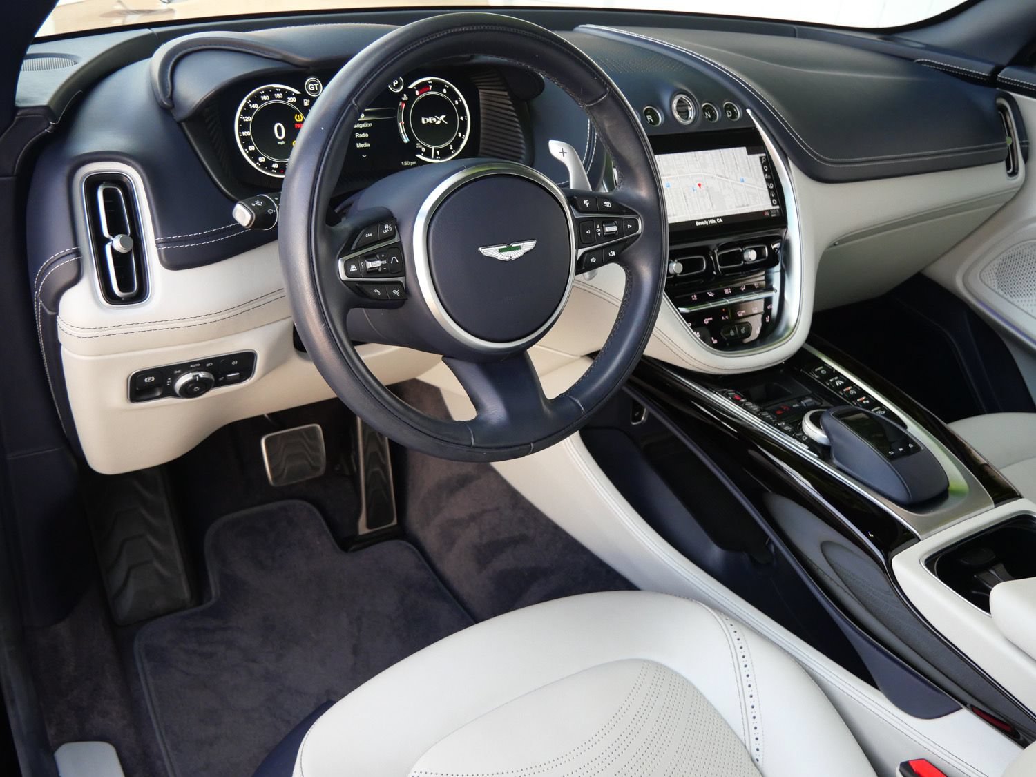 Used 2023 Aston Martin DBX AWD/4WD image 3