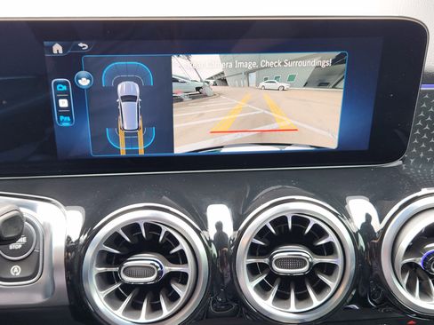 Certified 2025 Mercedes-Benz GLB 250 image 21