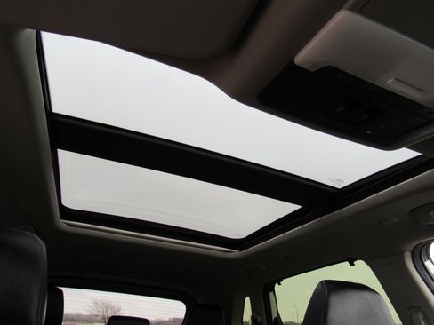 Used 2023 Nissan Rogue SV w/ SV Premium B Package image 34