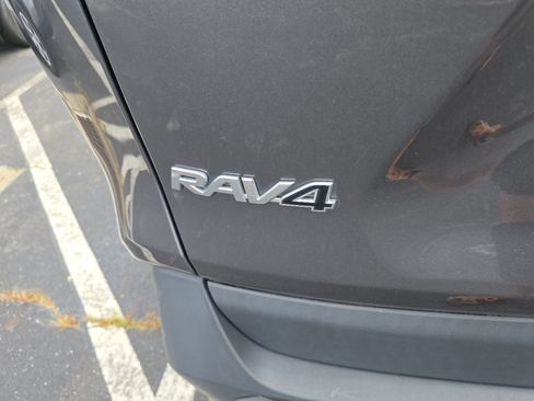 Used 2022 Toyota RAV4 LE AWD/4WD image 16