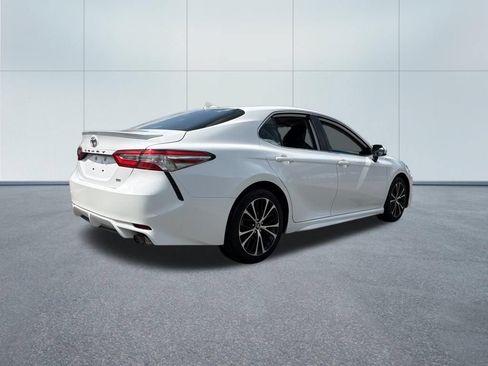 Used 2020 Toyota Camry SE FWD image 5