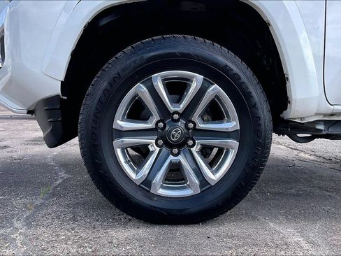 Used 2016 Toyota Tacoma Limited w/ Towing Package RWD image 34