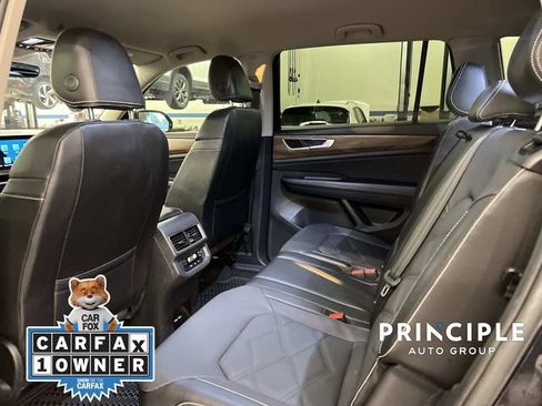 Certified 2024 Volkswagen Atlas SE FWD image 29