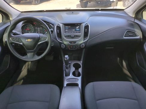 Used 2018 Chevrolet Cruze LT w/ Convenience Package image 14