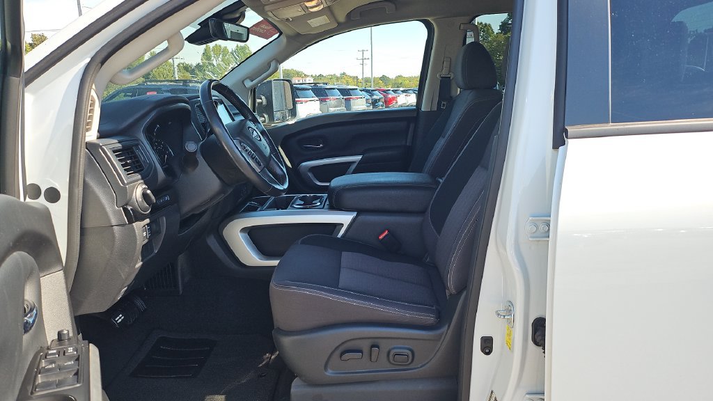 Certified 2024 Nissan Titan SV w/ SV Convenience Package RWD image 5