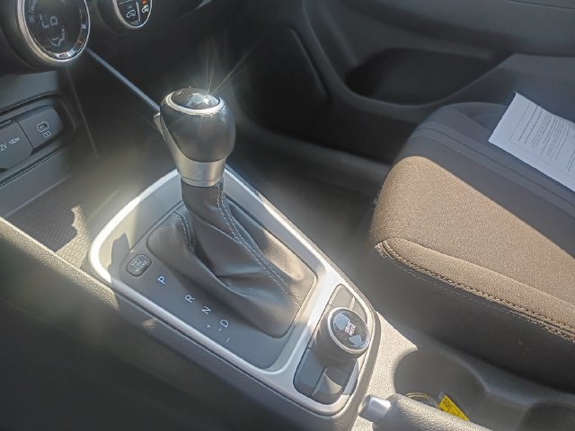 Used 2025 Hyundai Venue SEL FWD image 25