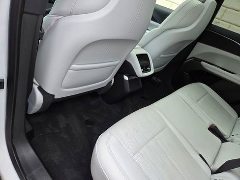 Used 2024 Cadillac Lyriq Luxury AWD/4WD image 35