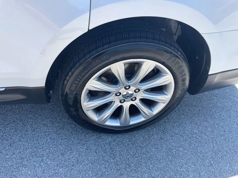Used 2014 Lincoln MKT FWD image 13