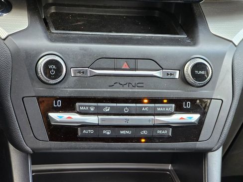 Used 2020 Ford Explorer XLT w/ Equipment Group 202A image 19