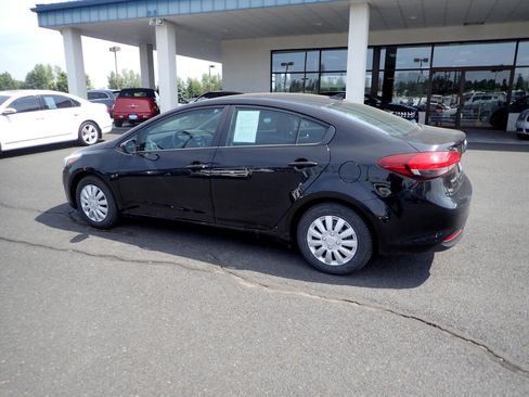 Used 2017 Kia Forte LX image 3