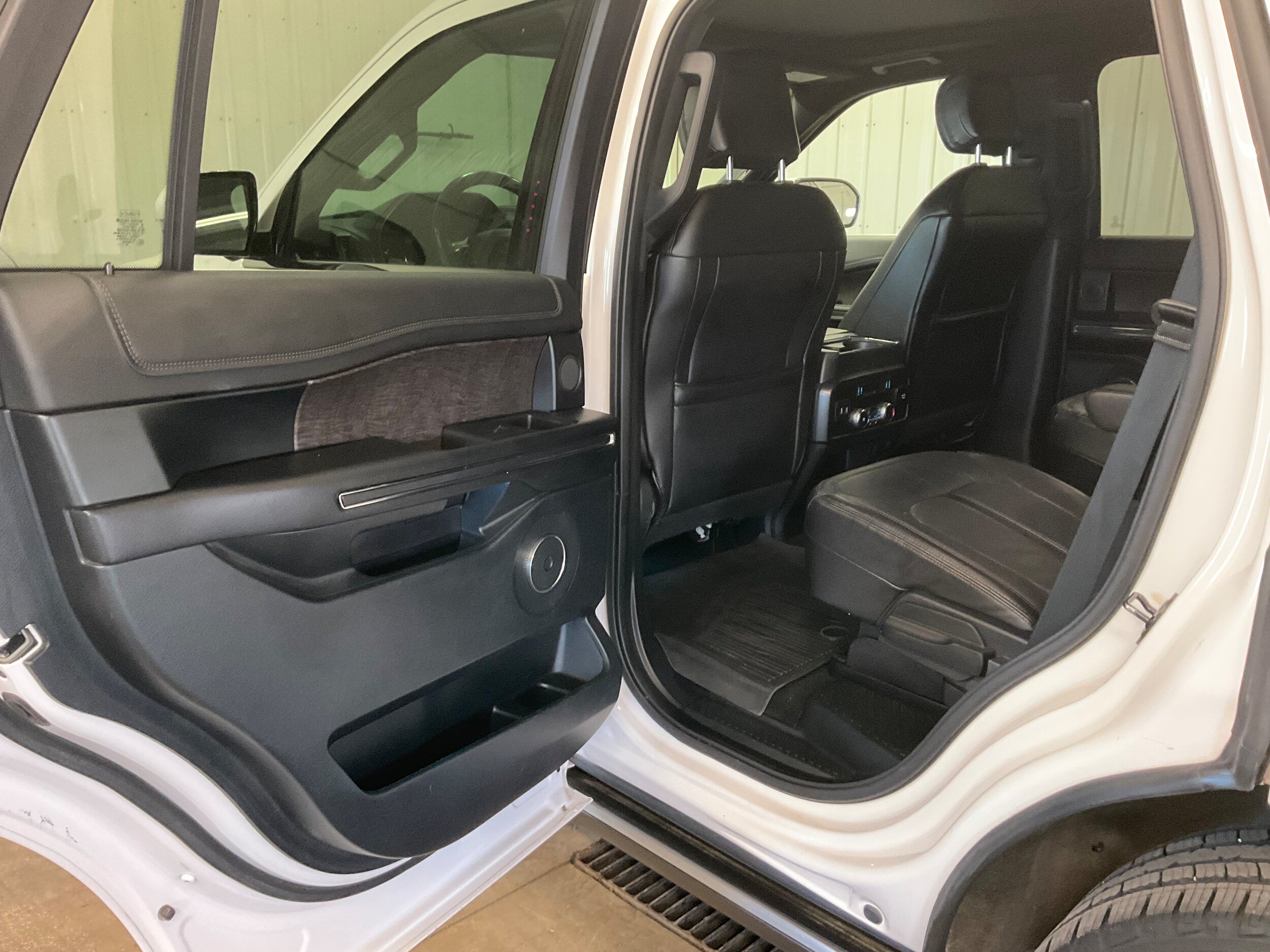 Used 2019 Ford Expedition Limited w/ Special Edition Package AWD/4WD image 17