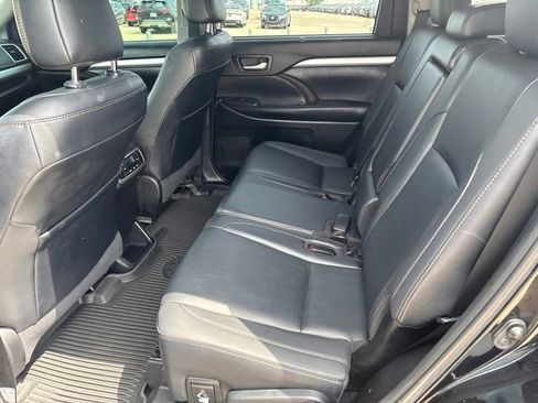 Used 2019 Toyota Highlander XLE AWD/4WD image 28