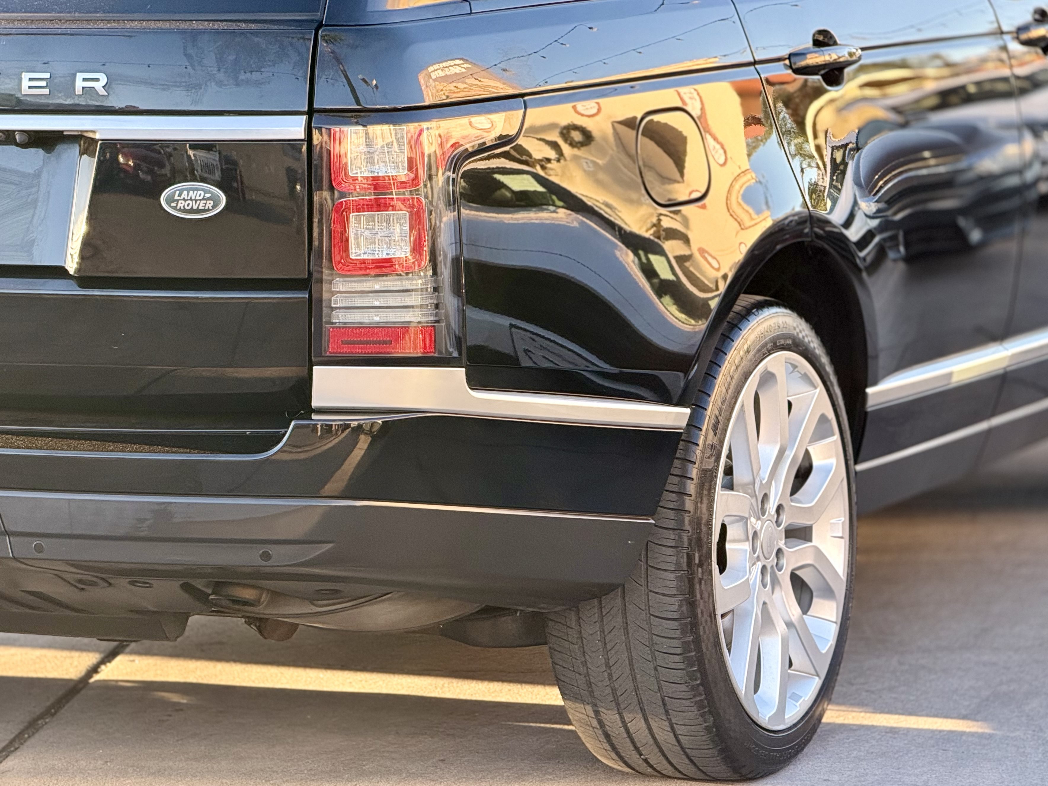 Used 2016 Land Rover Range Rover Supercharged AWD/4WD image 13