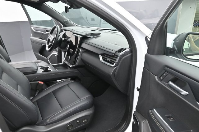 Used 2026 GMC Acadia Elevation w/ Elevation Premium Package FWD image 19