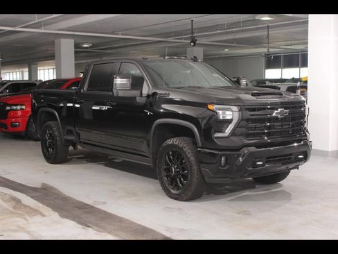 Used 2025 Chevrolet Silverado 2500 High Country w/ High Country Premium Package AWD/4WD image 7