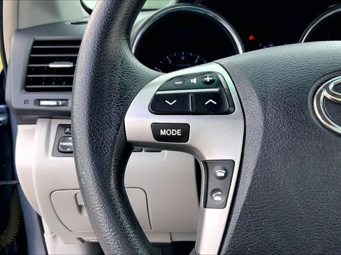 Used 2013 Toyota Highlander Plus FWD image 23