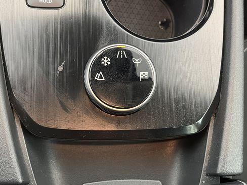 Used 2024 Nissan Rogue SV image 24