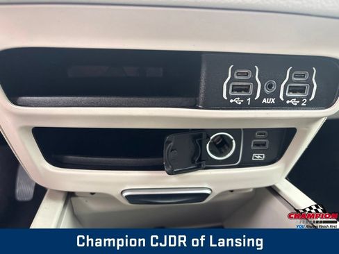 Used 2022 Chrysler Pacifica Touring-L FWD image 29