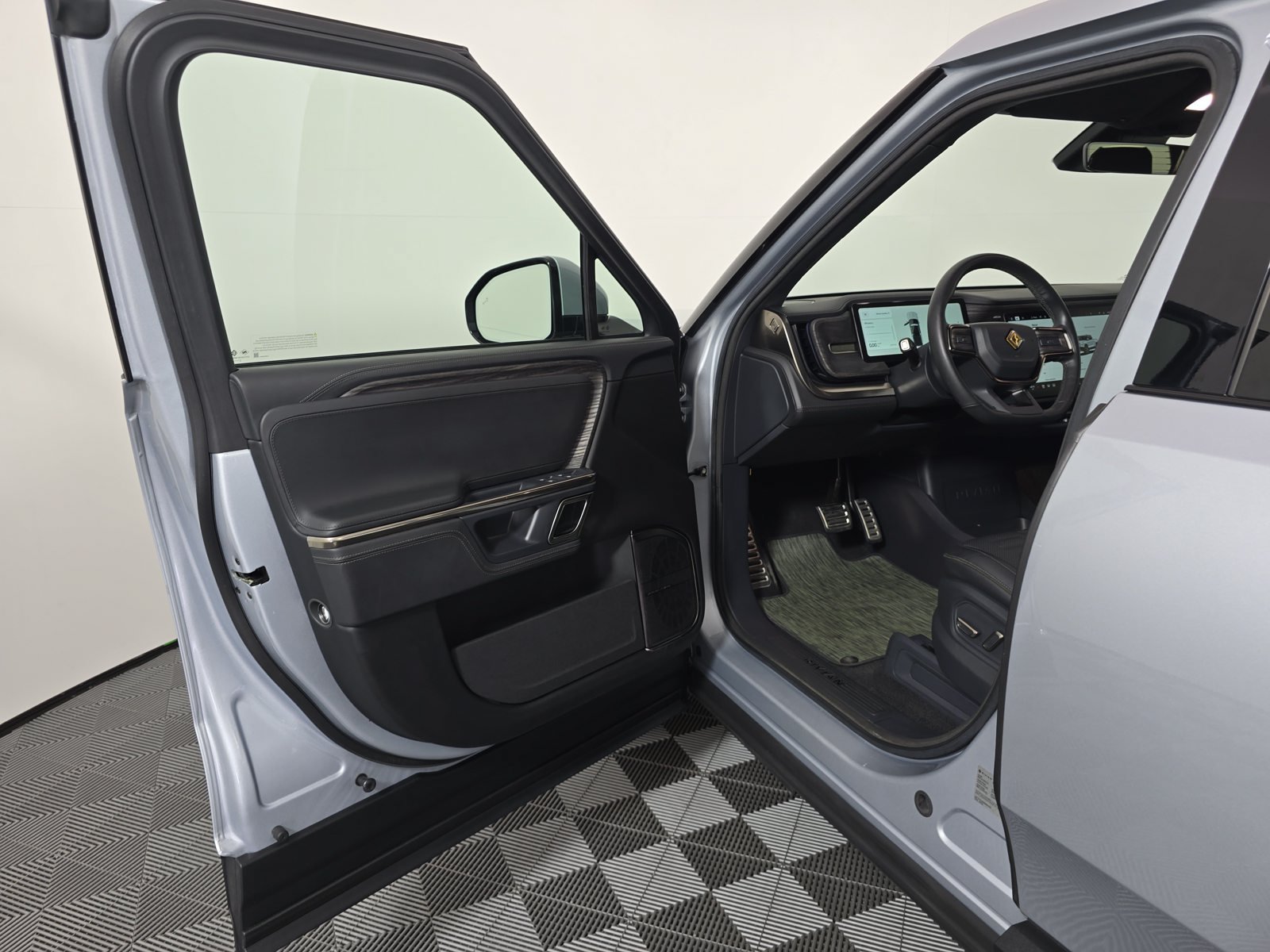 Used 2022 Rivian R1T Adventure AWD/4WD image 16