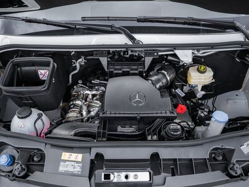 Used 2023 Mercedes-Benz Sprinter 4500 image 14