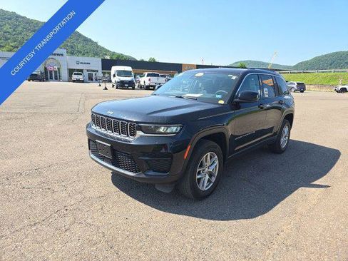 Certified 2023 Jeep Grand Cherokee Laredo AWD/4WD image 1
