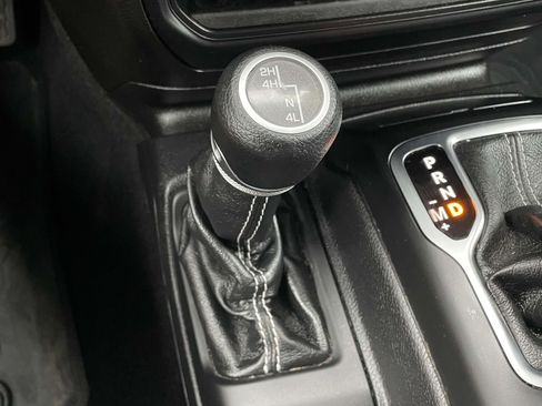 Used 2020 Jeep Gladiator Overland AWD/4WD image 29
