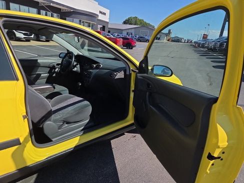 Used 2002 Ford Focus ZX3 Hatchback image 12