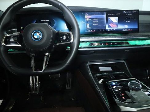 Certified 2023 BMW i7 xDrive60 image 31