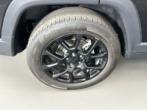 Used 2024 Jeep Compass Latitude w/ Convenience Group AWD/4WD image 11