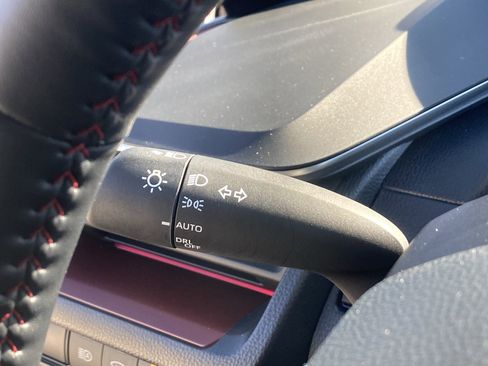 Used 2025 Toyota Prius XSE image 32