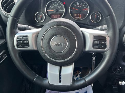 Used 2013 Jeep Wrangler Unlimited Rubicon AWD/4WD image 19