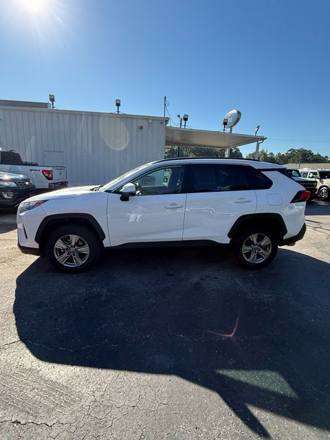Used 2025 Toyota RAV4 XLE FWD image 1