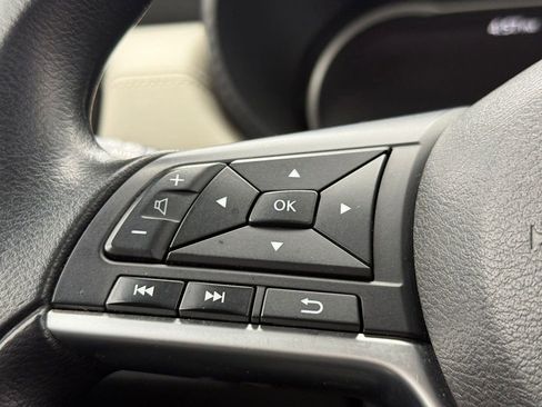 Used 2020 Nissan Versa SV image 28