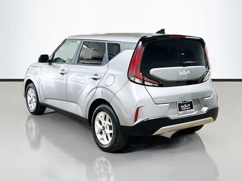 Certified 2025 Kia Soul LX image 5