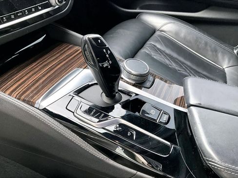 Used 2021 BMW M550i xDrive w/ Premium Package image 18