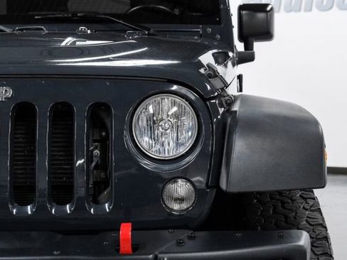 Used 2016 Jeep Wrangler Unlimited Rubicon image 40