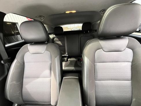 Used 2024 Chevrolet Trax LT w/ Sunroof Package FWD image 33