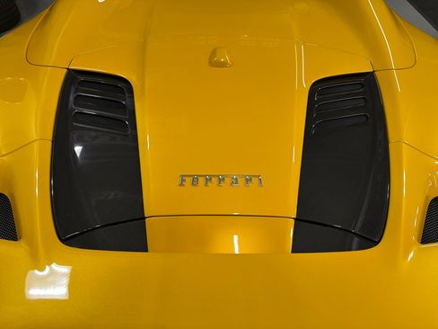 Used 2021 Ferrari F8 Tributo image 19