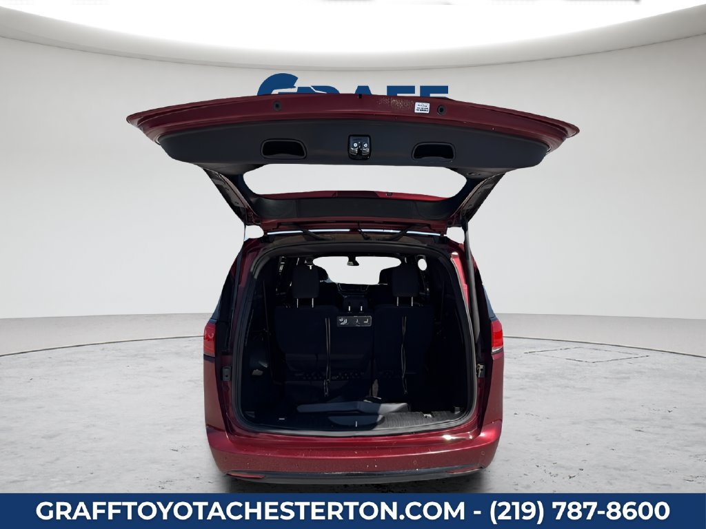 Used 2019 Chrysler Pacifica Touring Plus w/ S Appearance Package FWD image 16