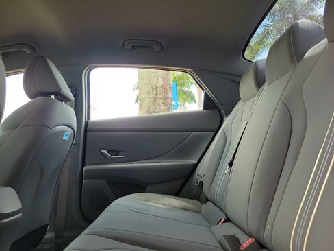 Used 2023 Hyundai Elantra Blue FWD image 11