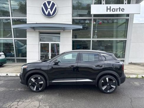 Used 2025 Nissan Kicks SR w/ SR Premium Package AWD/4WD image 1
